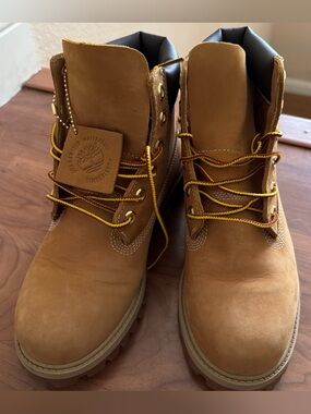 Timberland Kids 4 1/2 Wheat Leather Boots Unisex- Waterproof nearly new